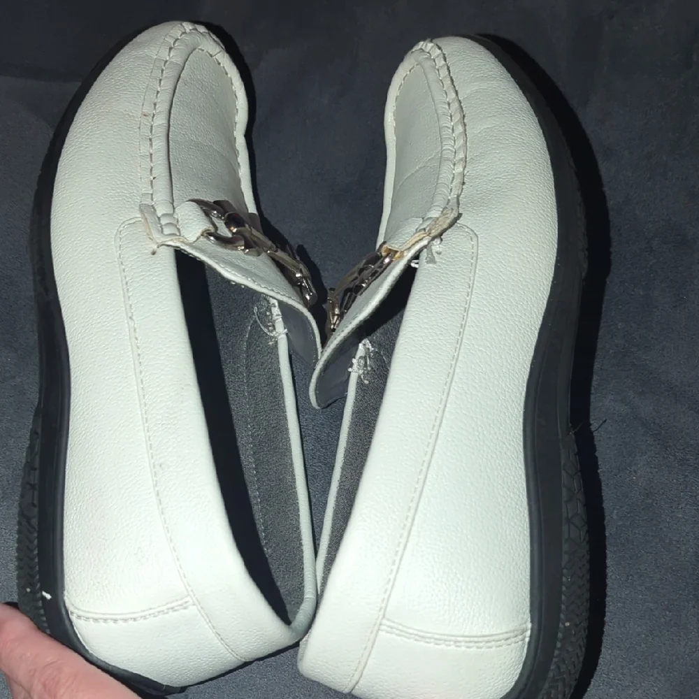 TIM EVANS England White Loafers with Silver Hardware Men's 9
